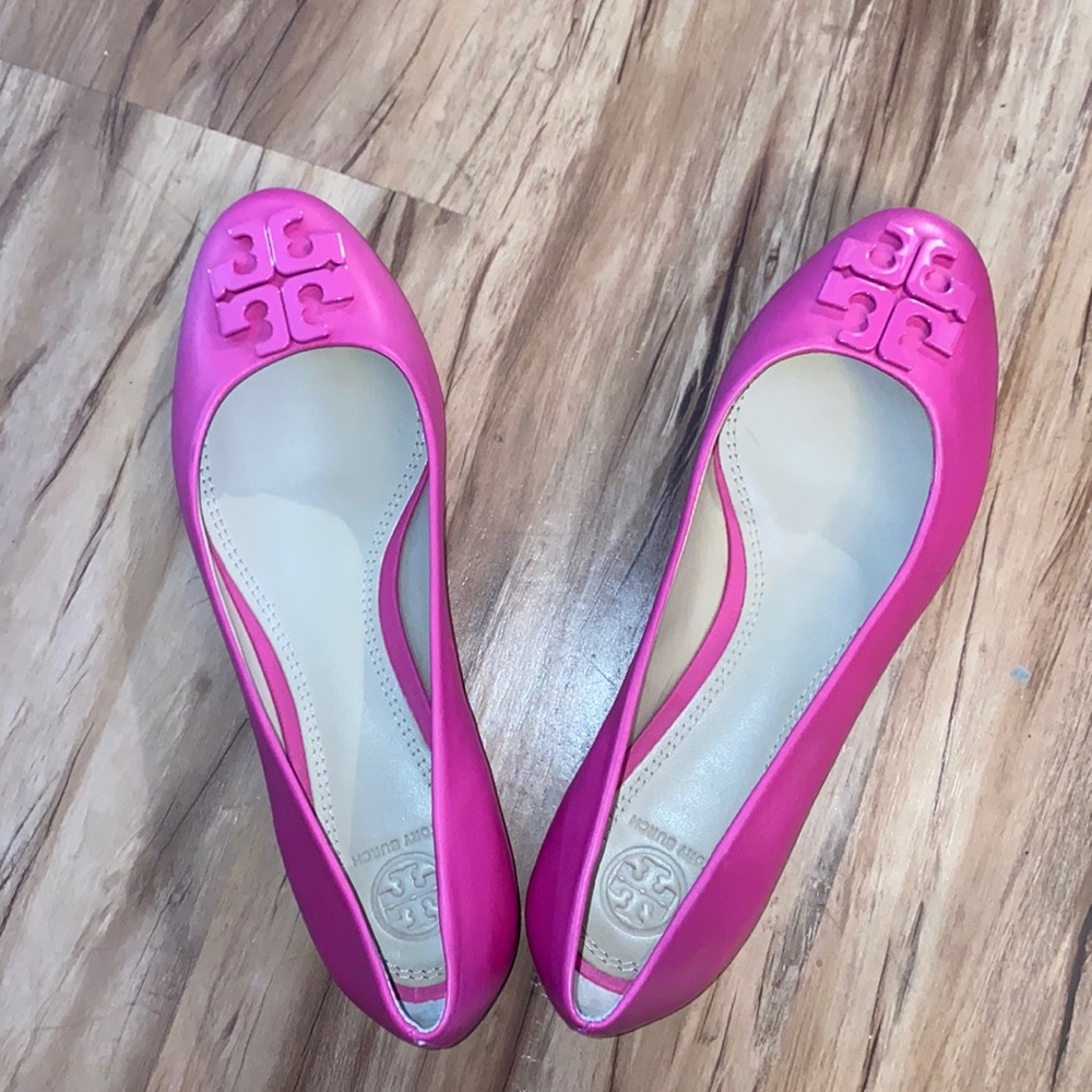 Tory burch never worn flata